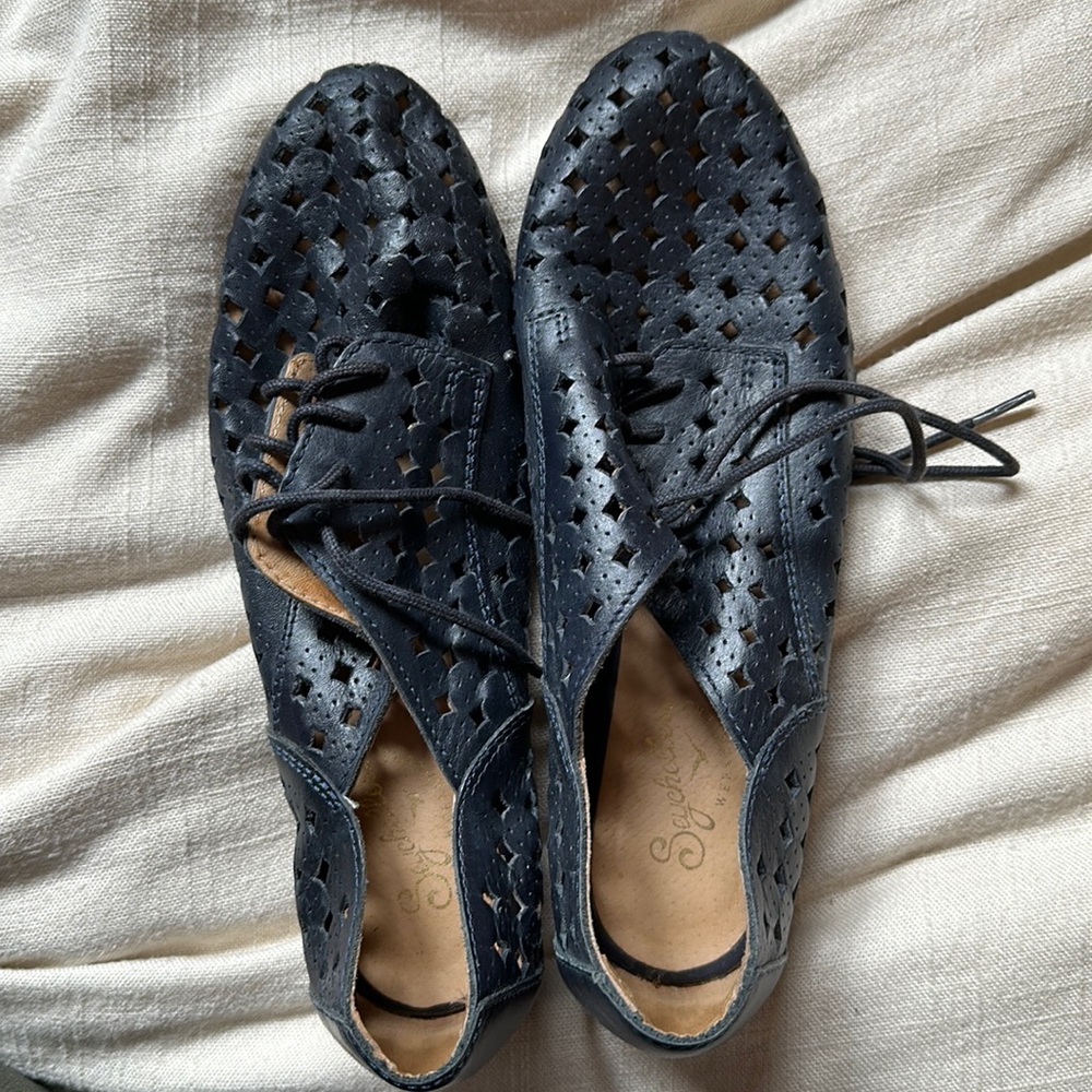 Seychelles, navy blue shoes, “weekenders” size 6